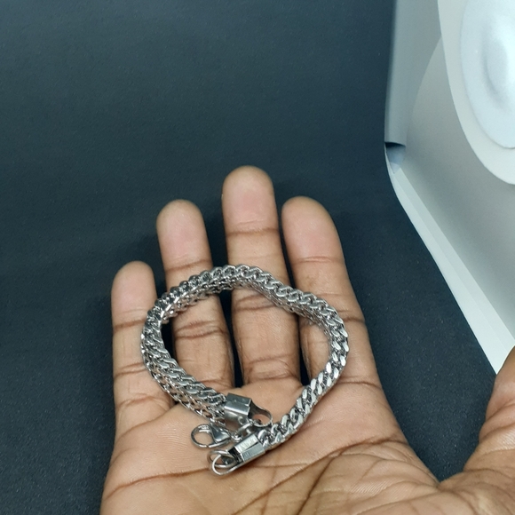 Bundle - Picture 16 of 16